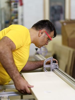 trabajando carpinteria