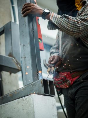 trabajo metálico en carpinteria